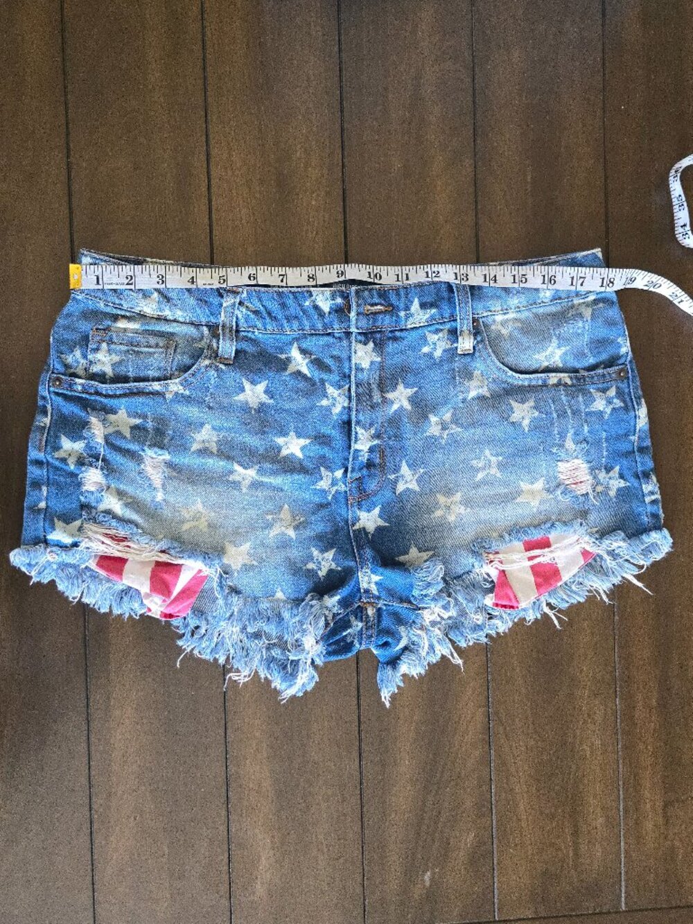 Mossimo 'Fourth of July' Star Printed Short Shorts (14/32) - Picture 9 of 11
